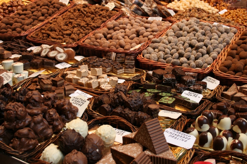vitrine-GONFARON-min_chocolates_chocolate_nibble_sweetness_fine_chocolates_gourmet_candy_brand-752083