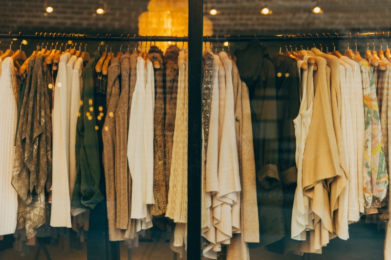 vitrine-GONFARON-min_clothe_fashion_store_shop_window_store_front-21277