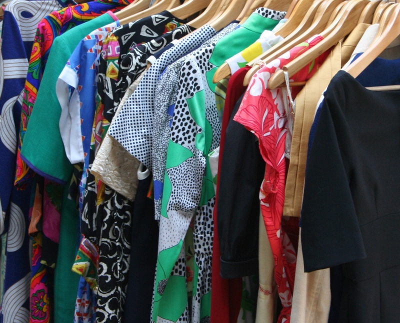 vitrine-GONFARON-min_dresses_apparel_clothing_clothes_clothes_hangers_wooden_hangers_retail_shop_closet-1149845